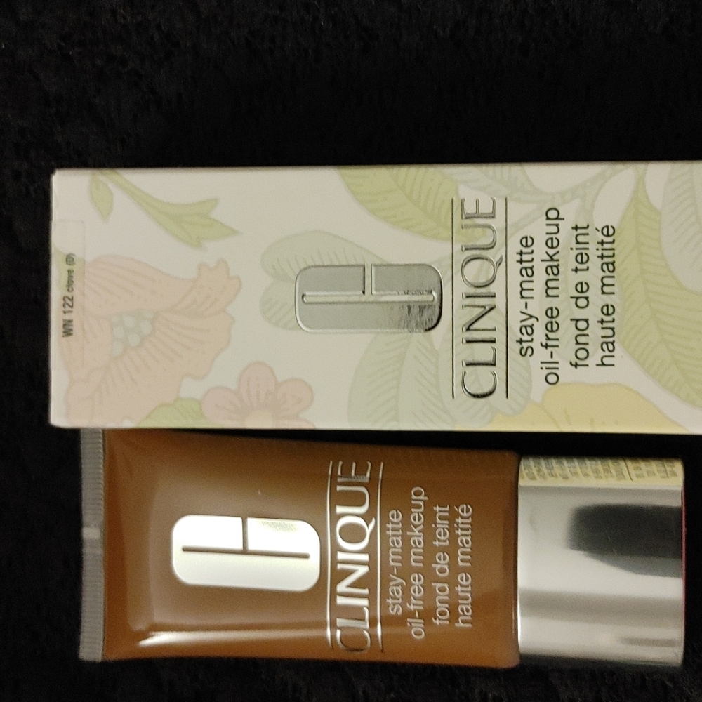 Clinique 122 Clove color Stay Matte oil free makeup. New with seal original box. - Picture 4 of 7